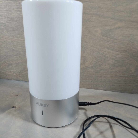 Aukey Touch lamp even illumination curved edge lamp eco friendly plug in - Picture 2 of 7